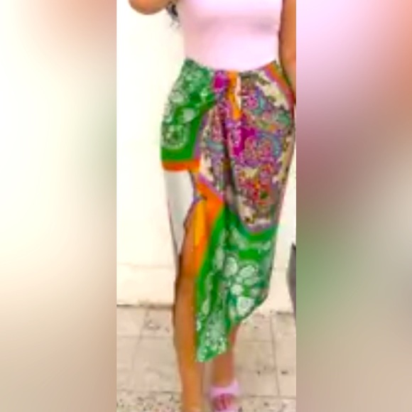 Absolutely gorgeous silky Limited collection XL skirt with slit, must have !